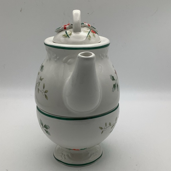 Pfaltzgraff Winterberry Teapot and Cup for One with Holly Accents - Picture 5 of 11